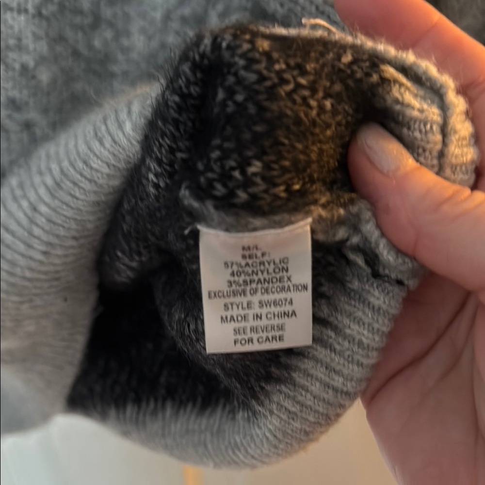 Gray Heart Pattern Sweater - Picture 3 of 4